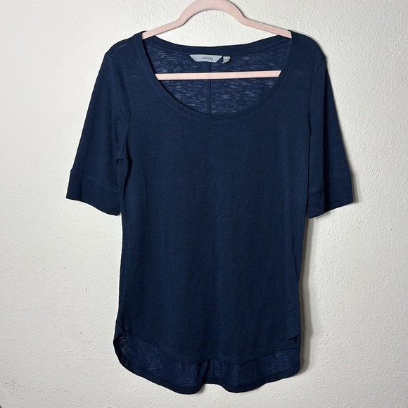 Athleta Scoop Neck High Low Hem Short Sleeve Top size M  in dark Navy Blue - Picture 1 of 7